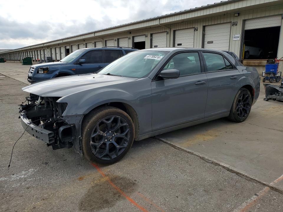 2019 CHRYSLER 300 — VIN 2C3CCABG1KH565980