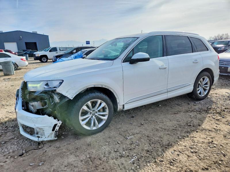 2017 AUDI Q7 — VIN WA1LHBF7XHD054300
