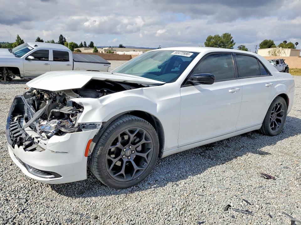 2019 CHRYSLER 300 — VIN 2C3CCAAG9KH641012