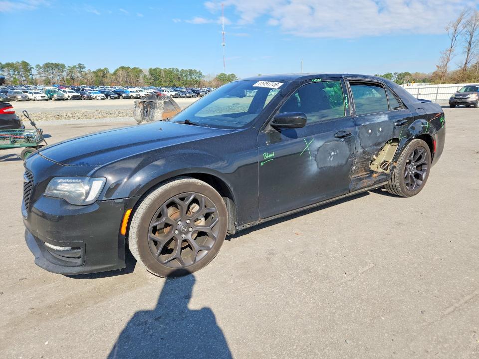 2019 CHRYSLER 300 — VIN 2C3CCABT2KH580419