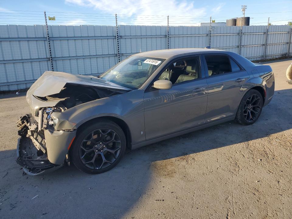 2019 CHRYSLER 300 — VIN 2C3CCABG4KH515218