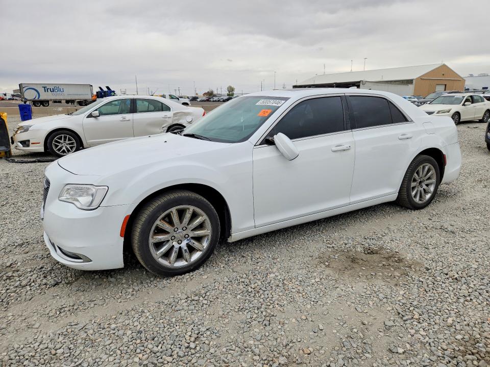 2017 CHRYSLER 300 — VIN 2C3CCAAG6HH508202
