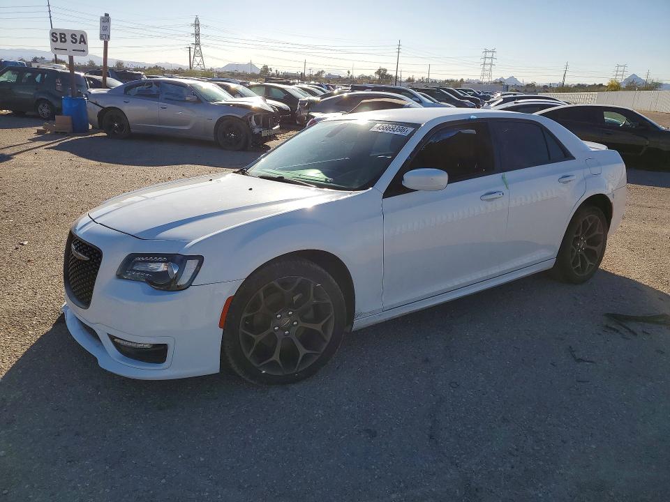 2017 CHRYSLER 300 — VIN 2C3CCABG0HH664718