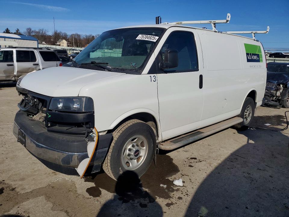 2018 GMC SAVAN2500 — VIN 1GTW7AFGXJ1907902