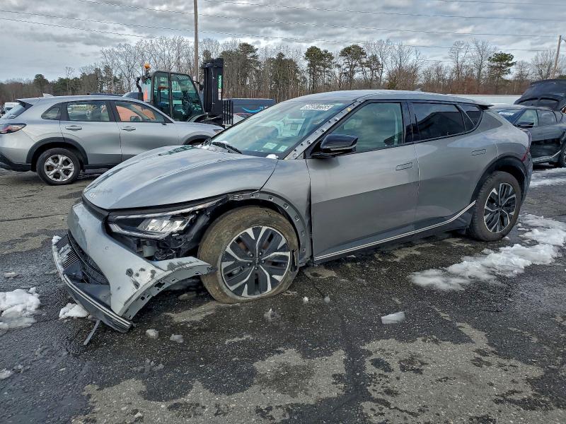 2024 KIA EV6 LIGHT — VIN KNDC3DLCXR5211594