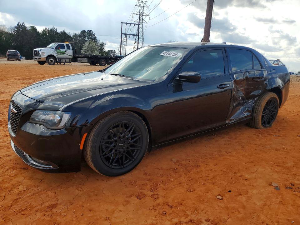 2019 CHRYSLER 300 — VIN 2C3CCAGG4KH648702