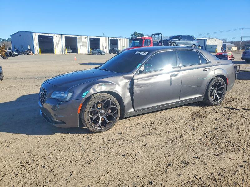2019 CHRYSLER 300 — VIN 2C3CCABG0KH542366