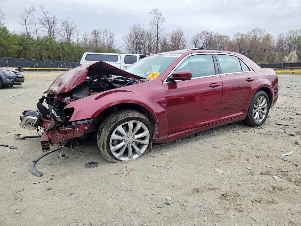 2015 CHRYSLER 300 — VIN 2C3CCARG3FH820494