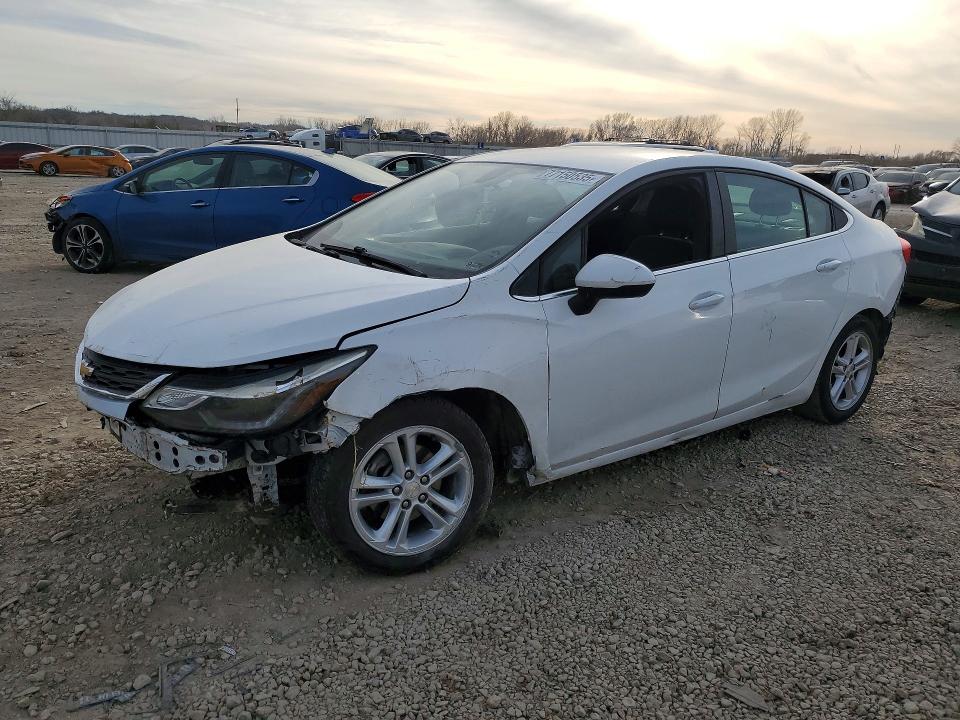 2018 CHEVROLET CRUZE — VIN 1G1BE5SM8J7177145