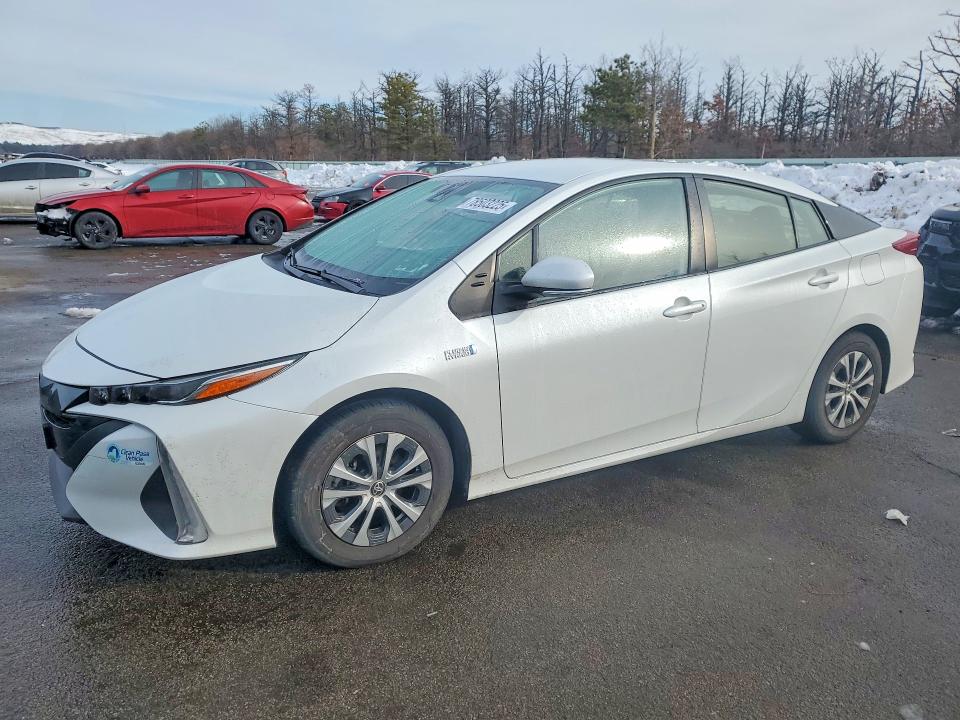 2021 TOYOTA PRIUS PRIME — VIN JTDKAMFP7M3180129