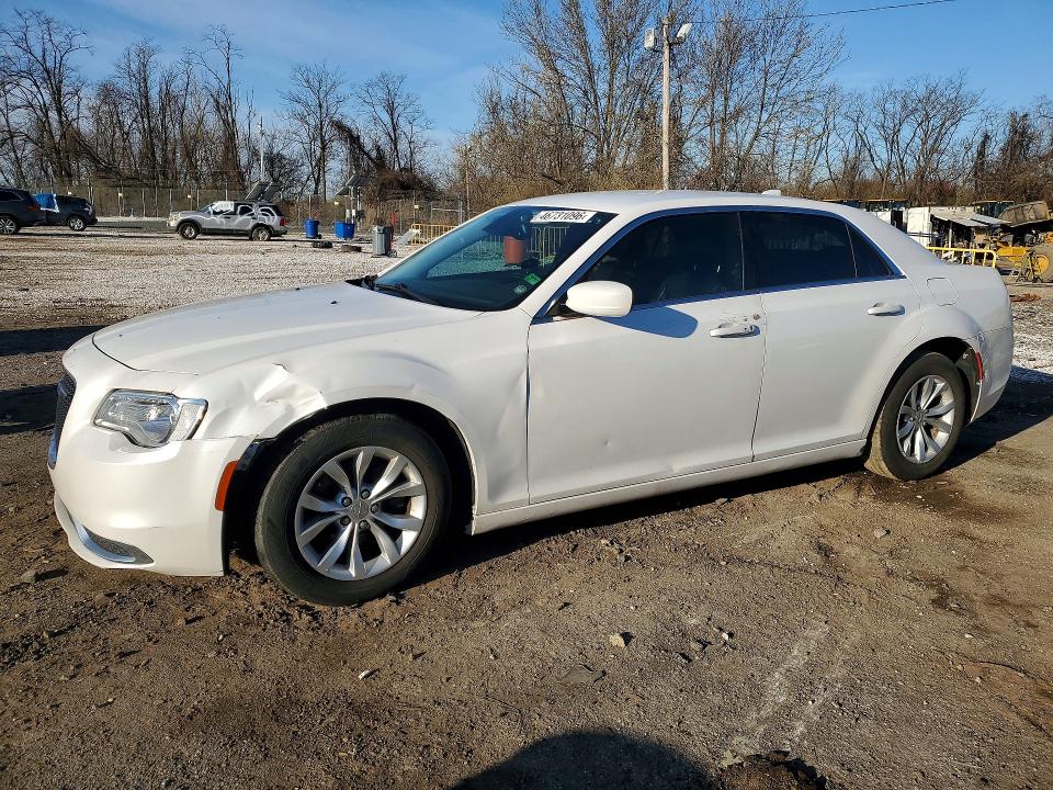 2015 CHRYSLER 300 — VIN 2C3CCAAG9FH815554
