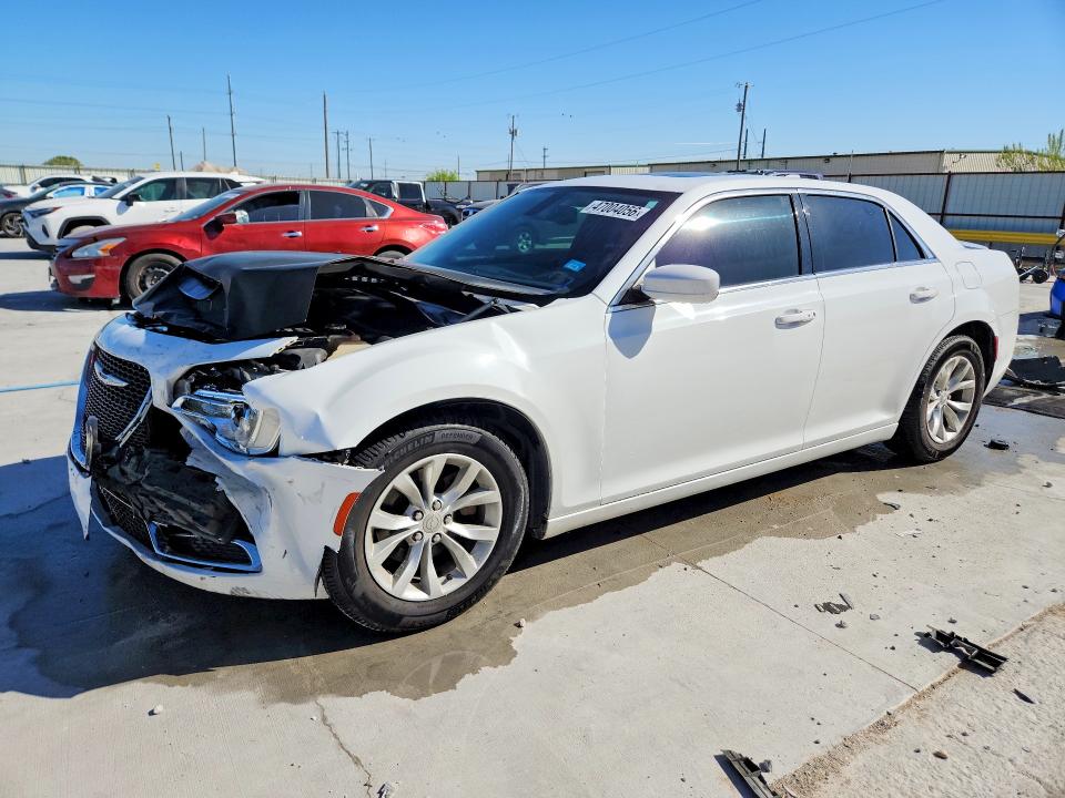 2015 CHRYSLER 300 — VIN 2C3CCAAG3FH801875