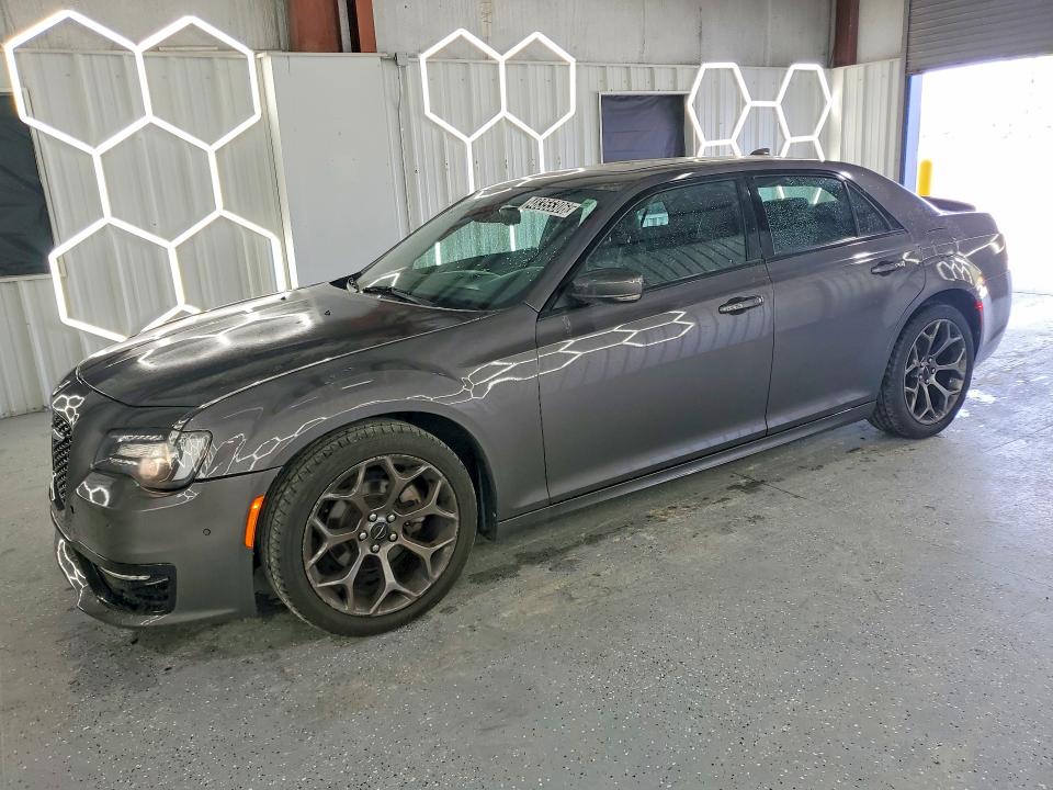 2018 CHRYSLER 300 — VIN 2C3CCABG3JH266716