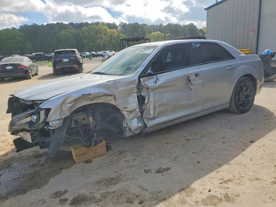 2021 CHRYSLER 300 — VIN 2C3CCABG8MH537046