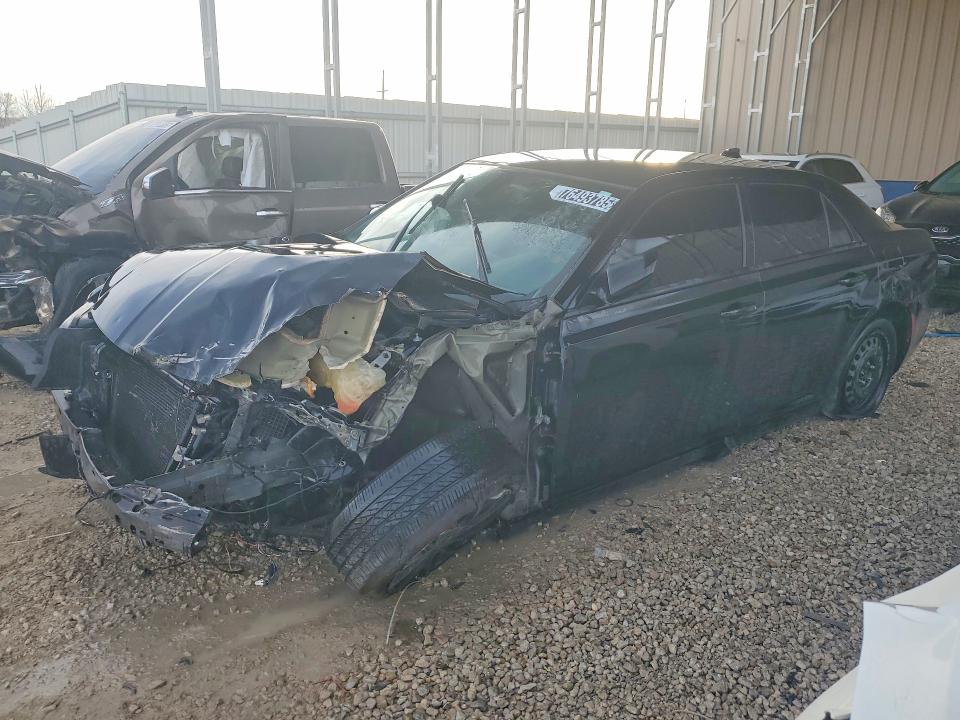 2019 CHRYSLER 300 — VIN 2C3CCAGG2KH569447