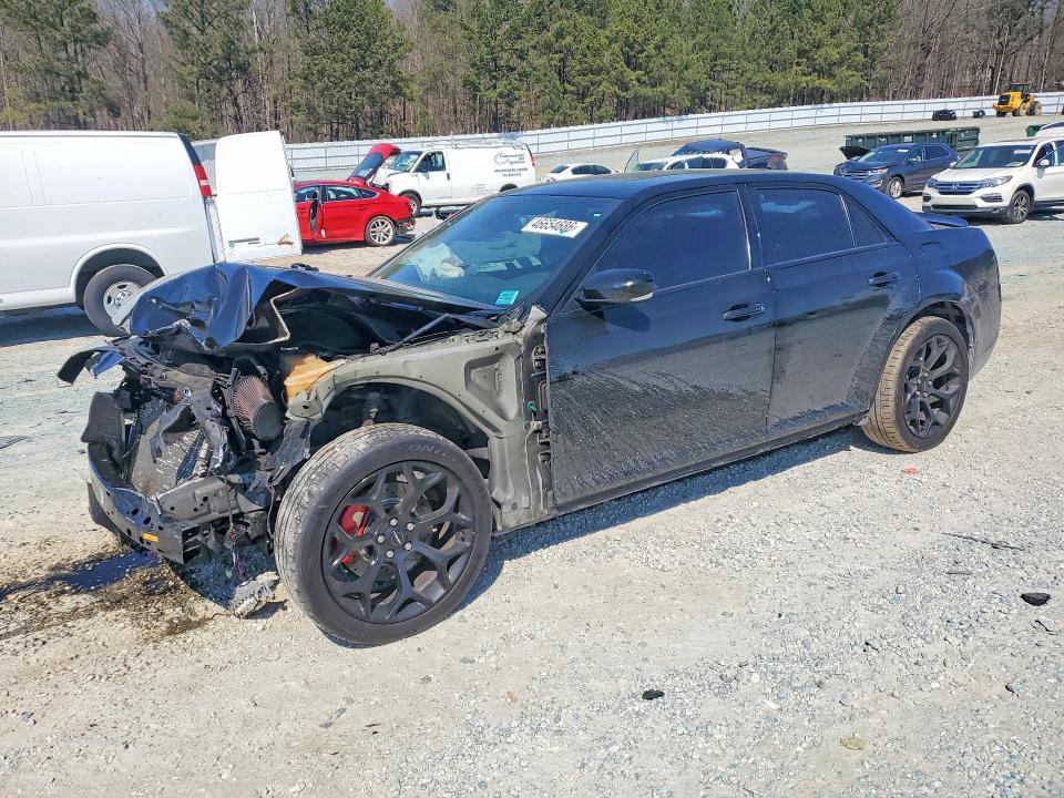 2015 CHRYSLER 300 — VIN 2C3CCAGG5FH883082