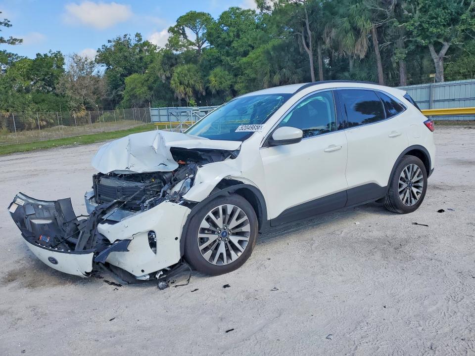 2021 FORD ESCAPE — VIN 1FMCU0DZ5MUA31197