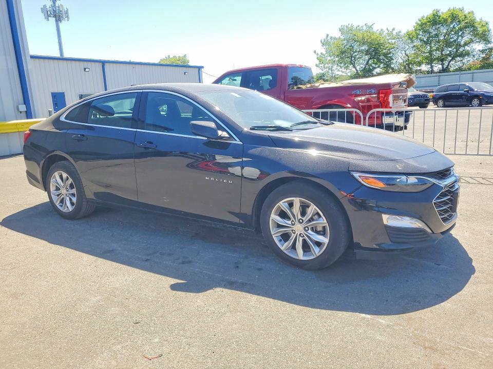 1G1ZD5ST8SF149149