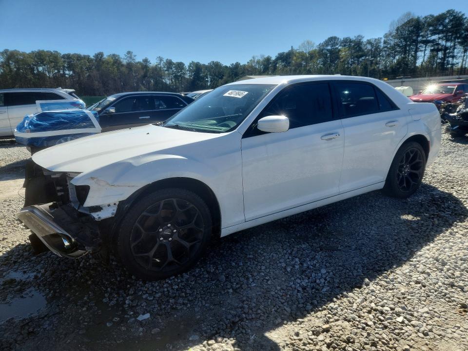 2019 CHRYSLER 300 — VIN 2C3CCABG6KH566025