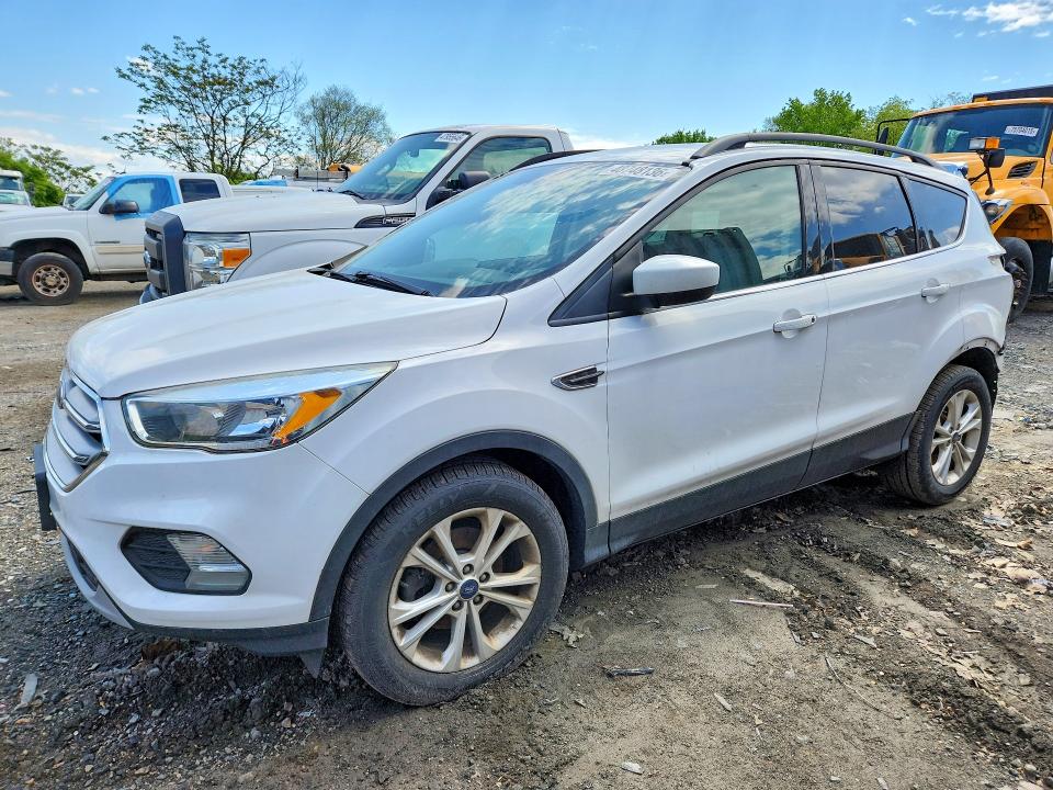 2018 FORD ESCAPE — VIN 1FMCU0GD6JUB05450