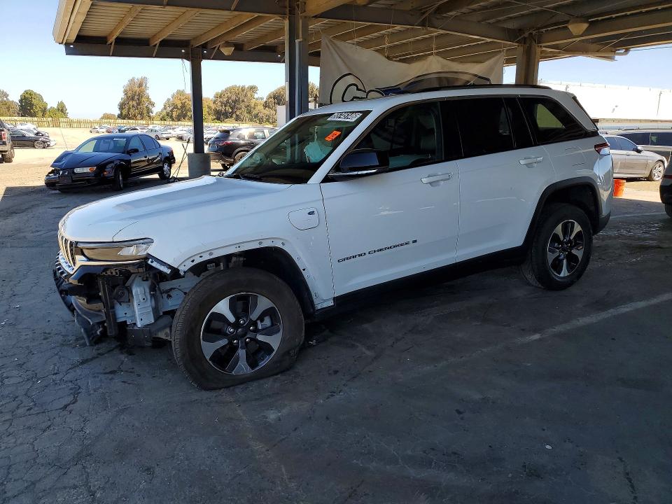 2024 JEEP GRAND CHEROKEE — VIN 1C4RJYB65R8958716