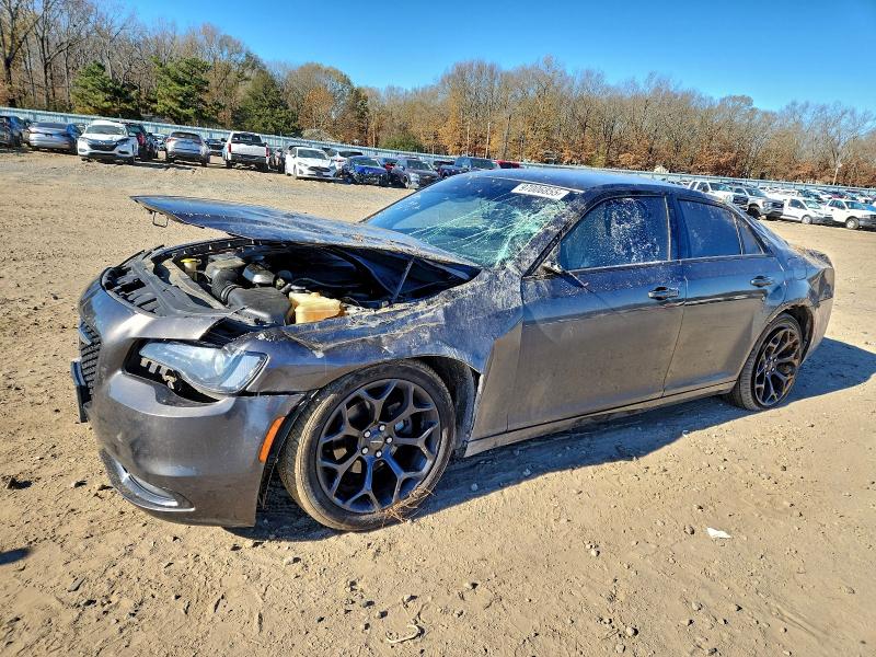 2019 CHRYSLER 300 — VIN 2C3CCABG2KH654215
