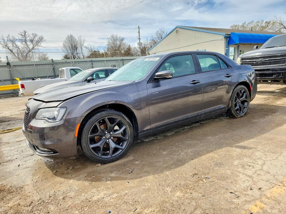 2022 CHRYSLER 300 — VIN 2C3CCABG8NH206372