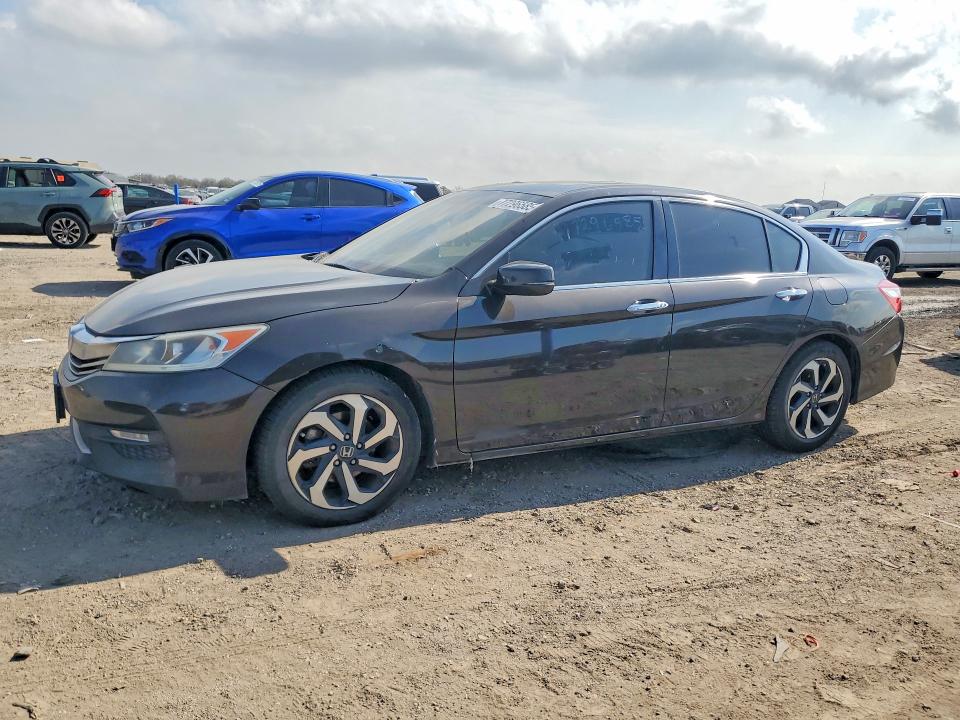 2017 HONDA ACCORD — VIN 1HGCR3F80HA023853