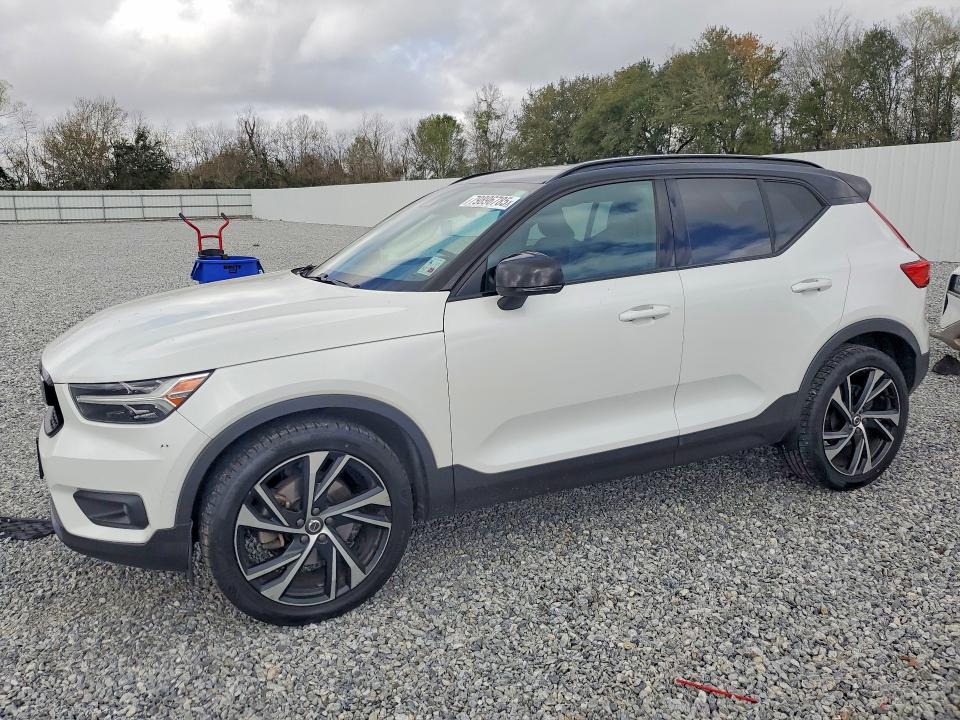 2019 VOLVO XC40 — VIN YV4162UM7K2068554