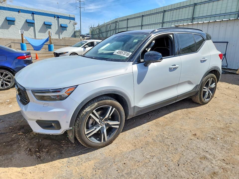 2022 VOLVO XC40 — VIN YV4162UM1N2690555