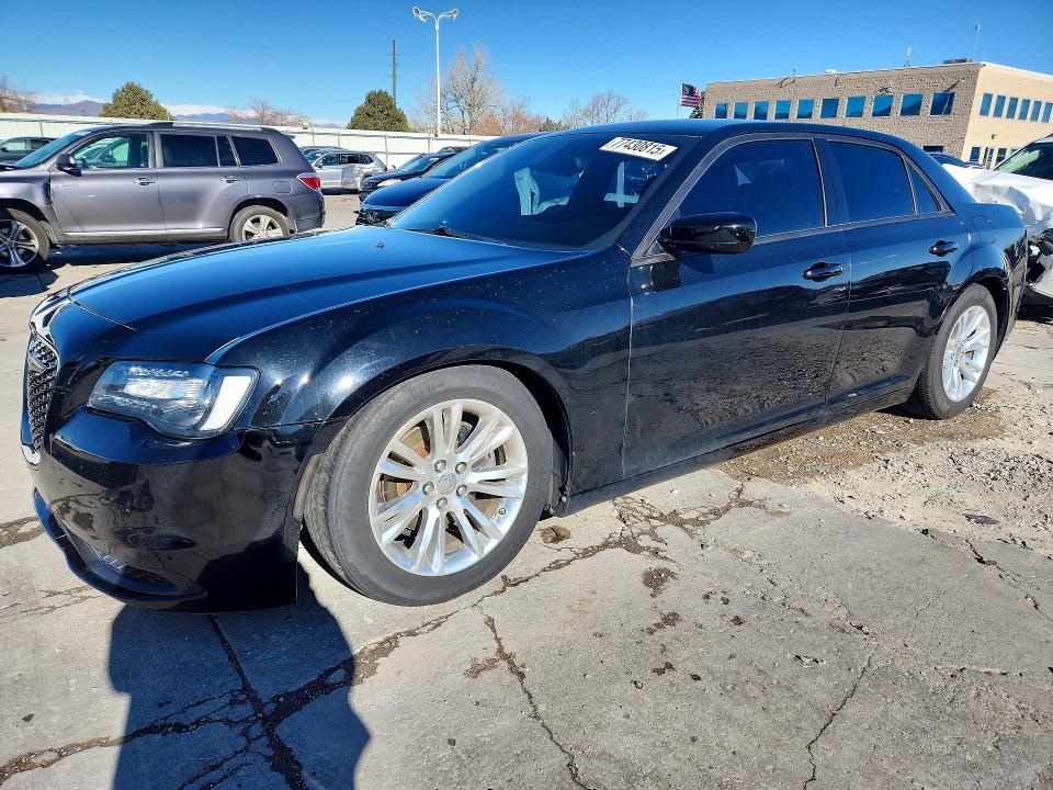 2016 CHRYSLER 300 — VIN 2C3CCAAG5GH306353