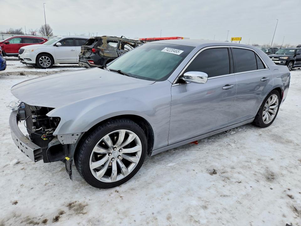 2018 CHRYSLER 300 — VIN 2C3CCAAG8JH253980
