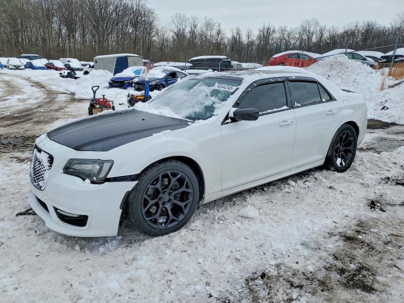 2019 CHRYSLER 300 — VIN 2C3CCABT4KH704870