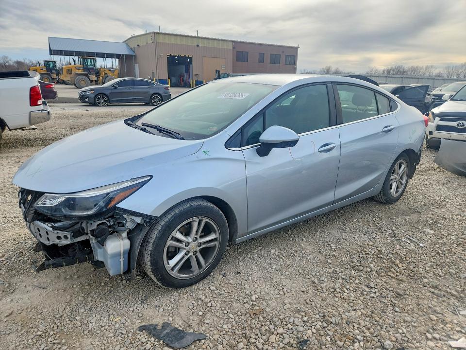 2018 CHEVROLET CRUZE — VIN 1G1BE5SM7J7207557