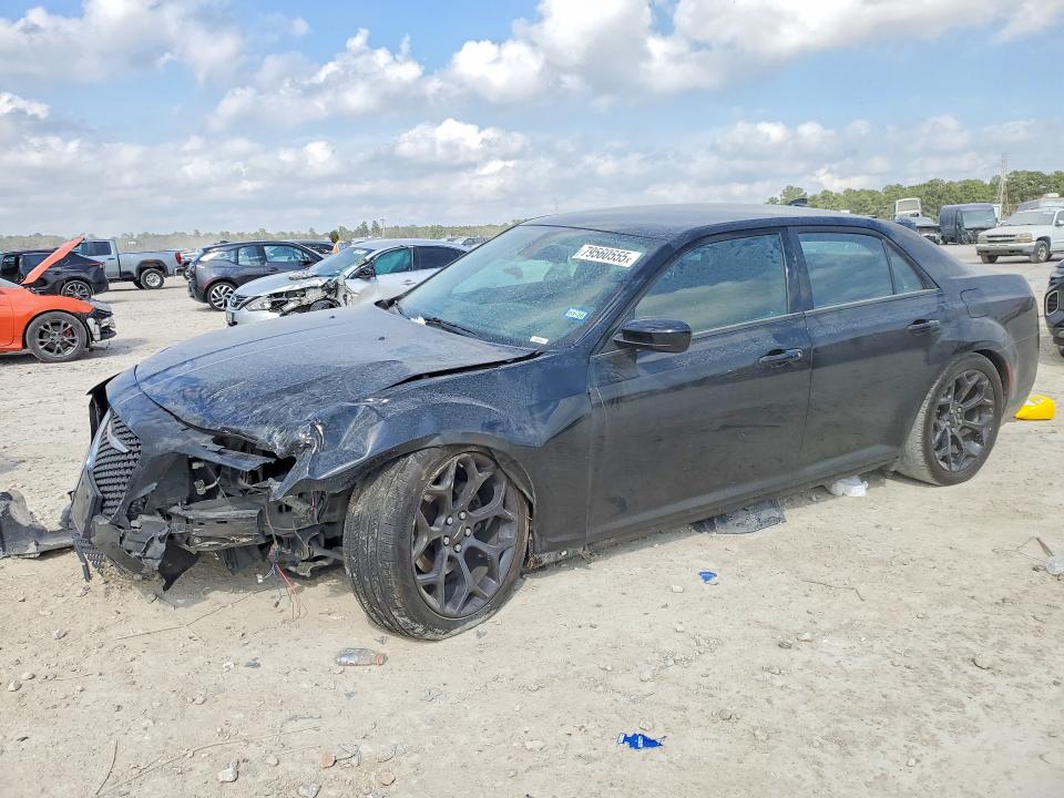 2019 CHRYSLER 300 — VIN 2C3CCAAG4KH690652