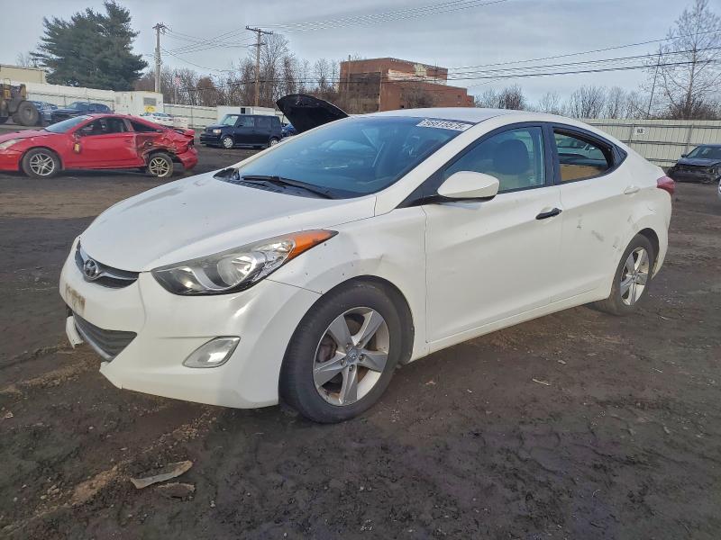2013 HYUNDAI ELANTRA GL — VIN 5NPDH4AE6DH273559