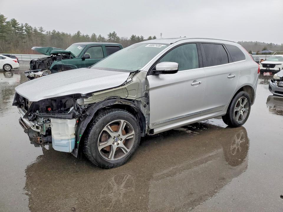 2015 VOLVO XC60 — VIN YV4902RK6F2675580