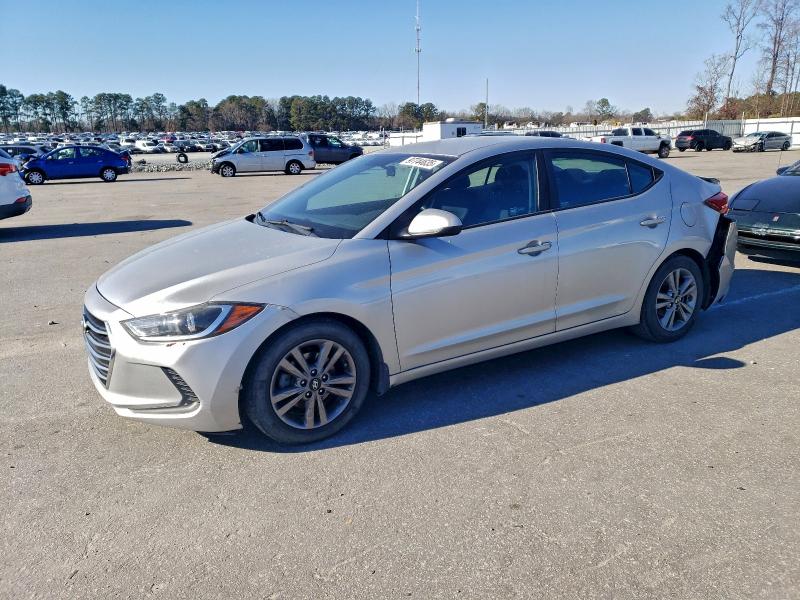 2018 HYUNDAI ELANTRA SE — VIN 5NPD84LF1JH365227
