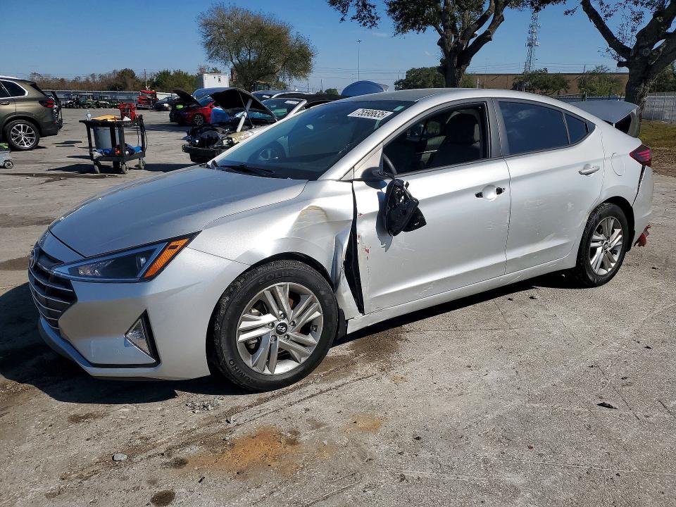 2019 HYUNDAI ELANTRA SE — VIN 5NPD84LF7KH416103