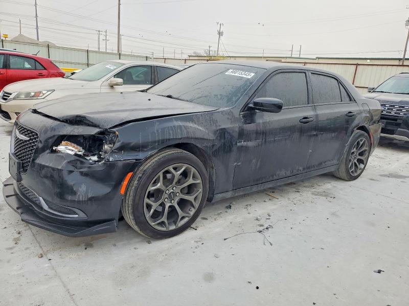 2018 CHRYSLER 300 — VIN 2C3CCAAGXJH208233