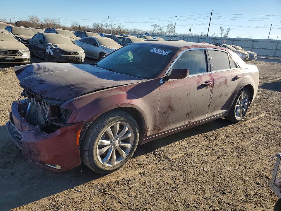 2016 CHRYSLER 300 — VIN 2C3CCARG8GH213105