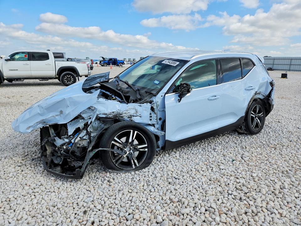 2024 VOLVO XC40 — VIN YV4L12UK1R2356490