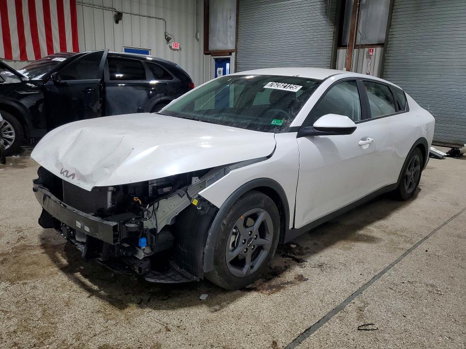 2025 KIA K4 LX — VIN 3KPFT4DE6SE099450