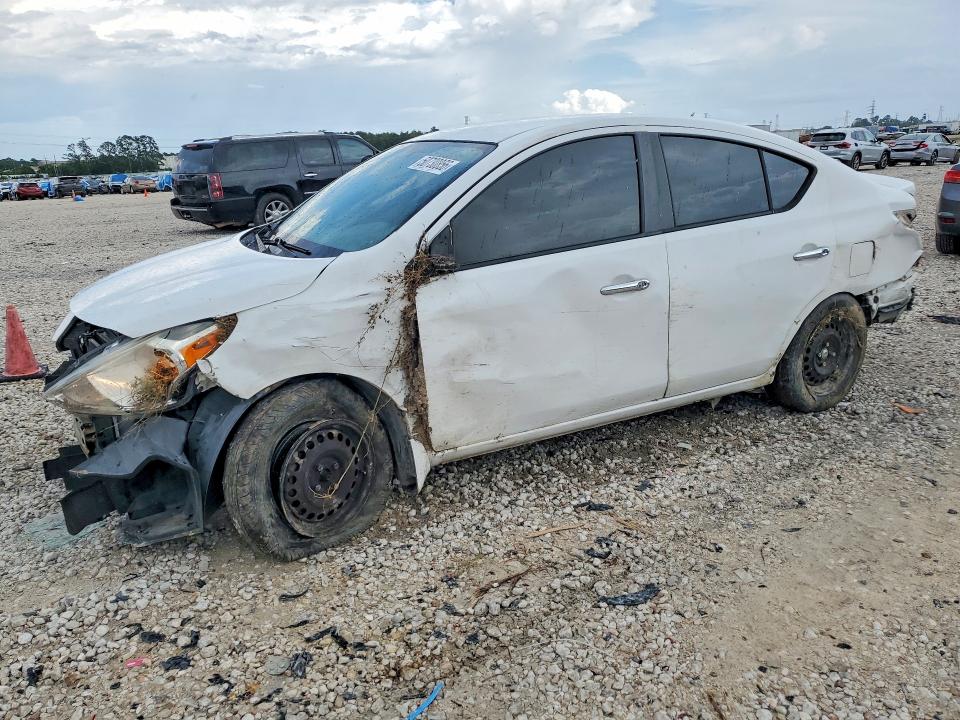 2015 NISSAN VERSA — VIN 3N1CN7AP2FL904059