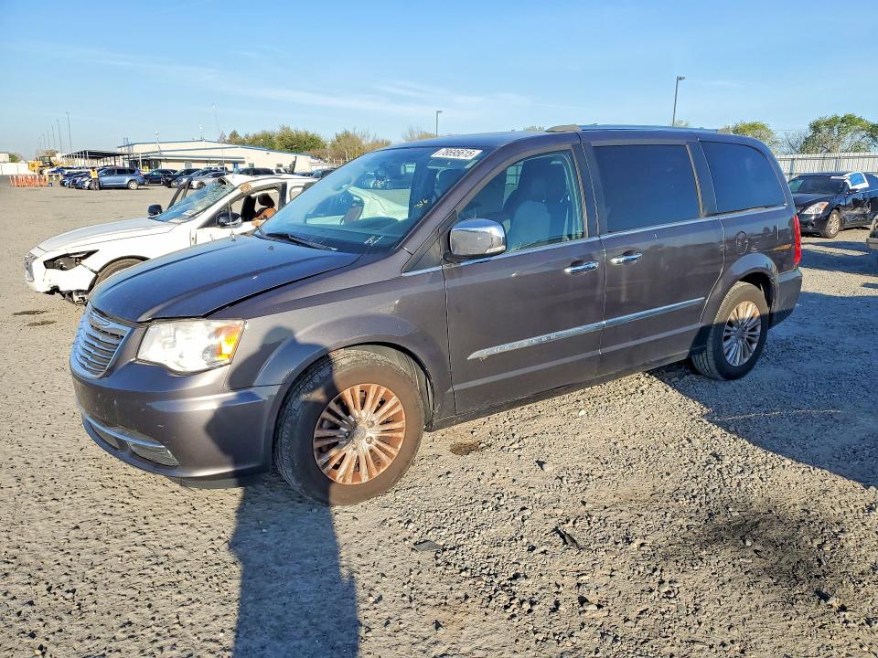 2015 CHRYSLER TOWN & COUNTRY — VIN 2C4RC1GG2FR547213
