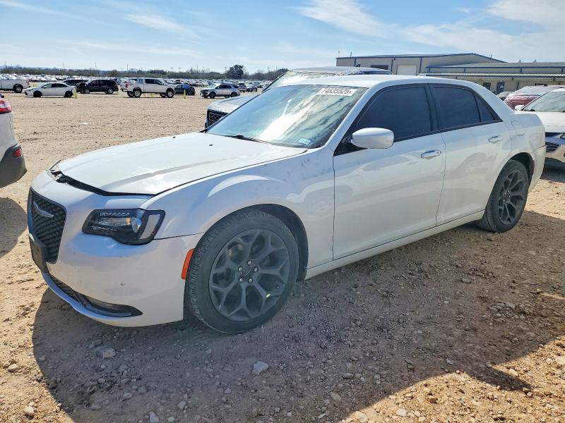 2019 CHRYSLER 300 — VIN 2C3CCABG2KH533636