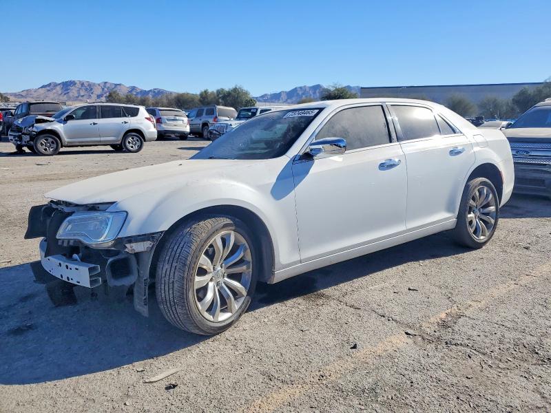 2019 CHRYSLER 300 — VIN 2C3CCAEG3KH697859