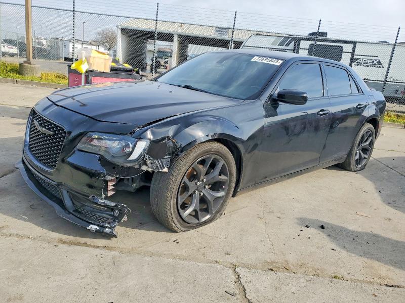 2019 CHRYSLER 300 — VIN 2C3CCABG4KH585429