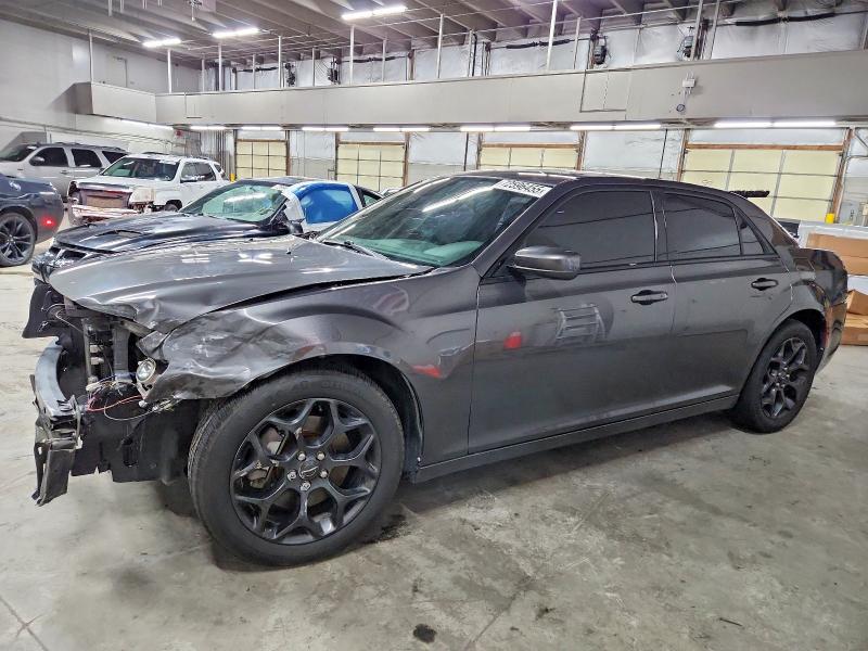 2019 CHRYSLER 300 — VIN 2C3CCAGG1KH651573