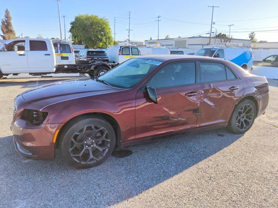 2019 CHRYSLER 300 — VIN 2C3CCAAG1KH679186